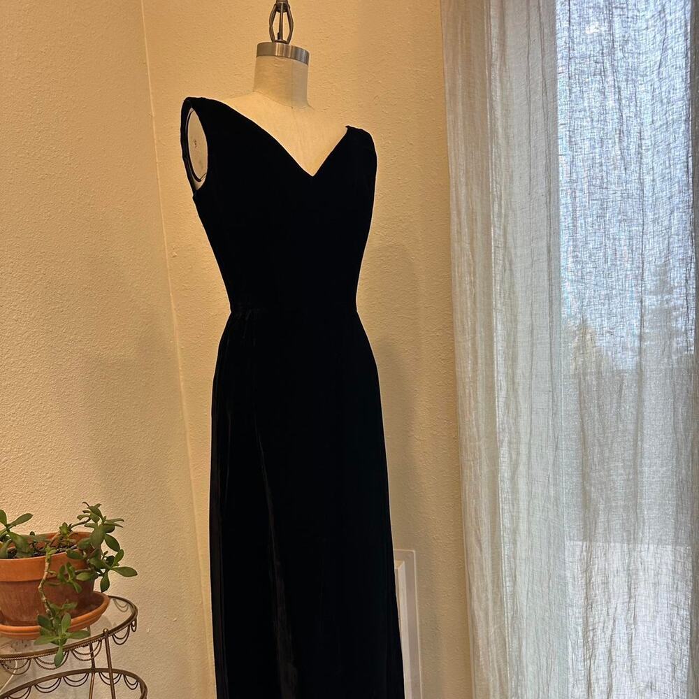 Vintage Women’s Small Gown Black Velvet Evening Gown Floor Length V-Neck Classic